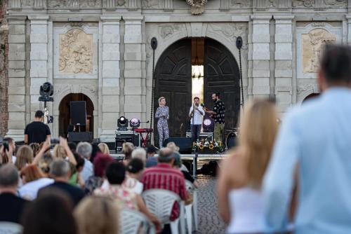 305195167_10160004643229605_5018542587943150907_n